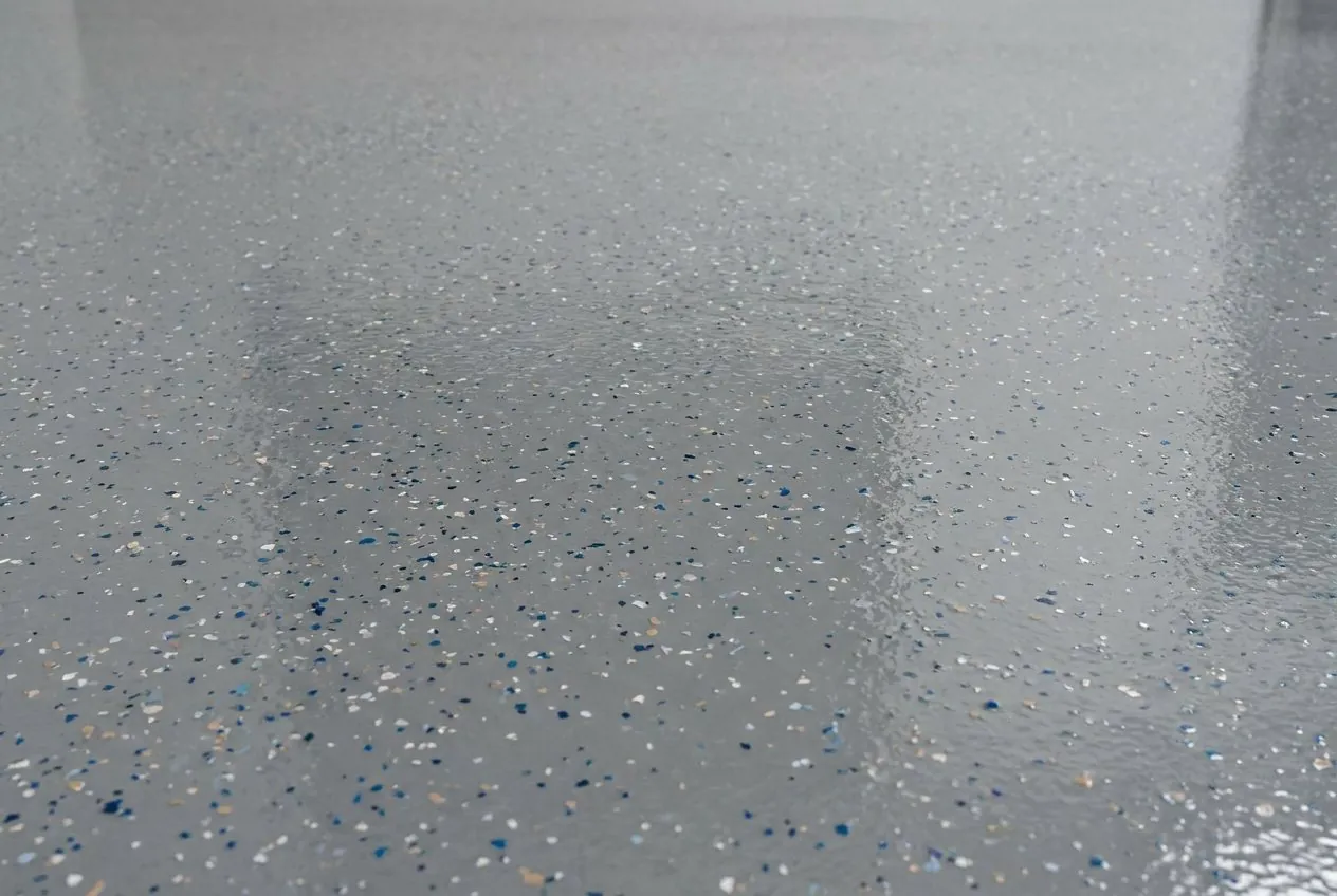 Douche italienne en résine polyuréthane teintée sans joint